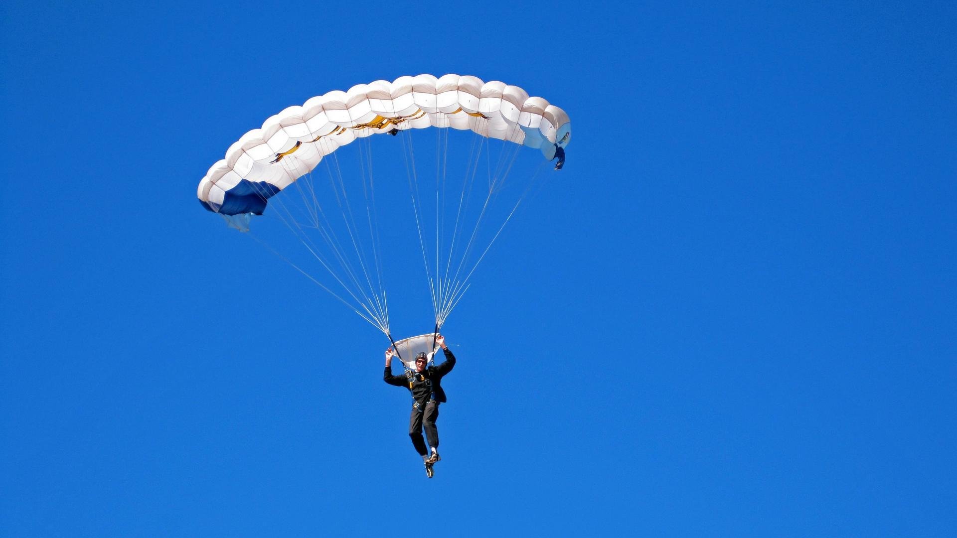 九游体育链接-黄蜂新建训练馆启用太阳能供电系统，黄蜂部落体验馆加盟